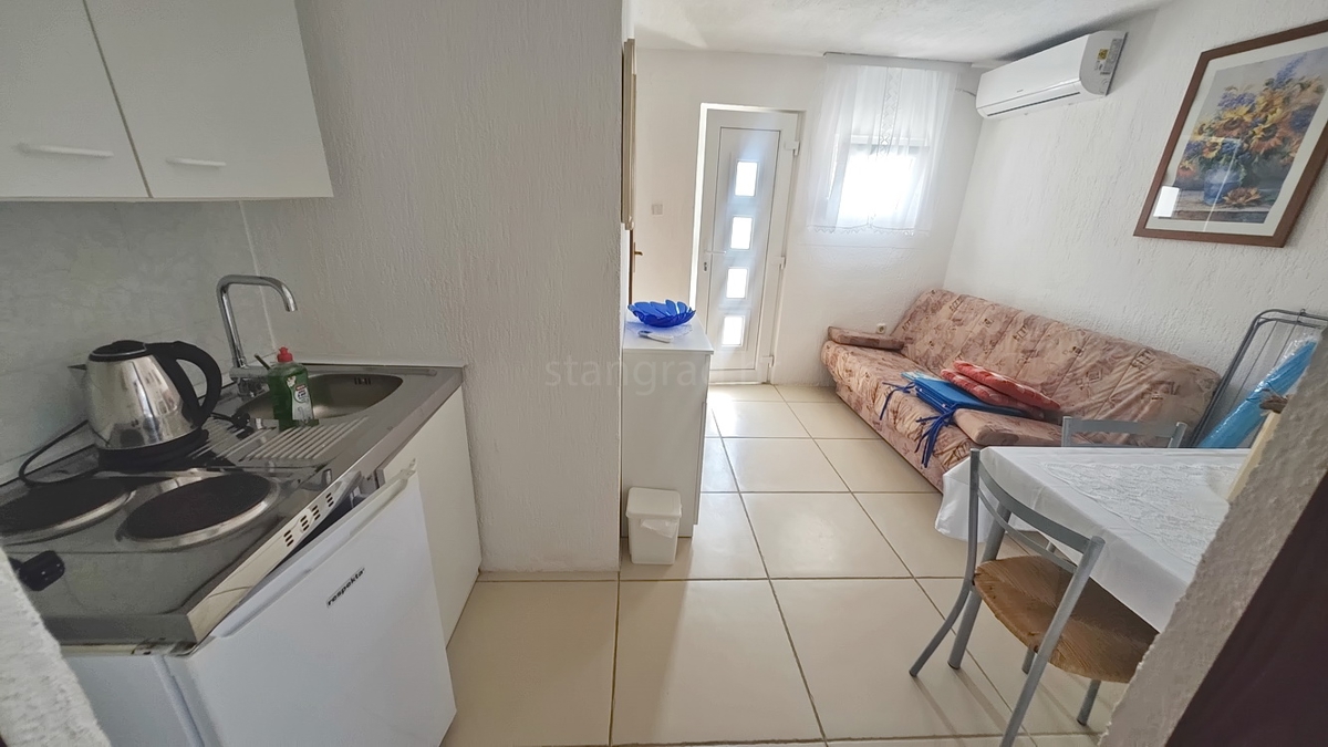 Baška, casa con 4 appartamenti in posizione tranquilla!