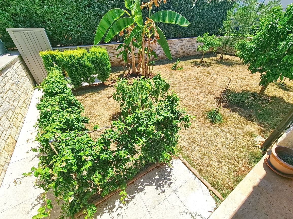 Malinska, casa bifamiliare arredata con giardino paesaggistico