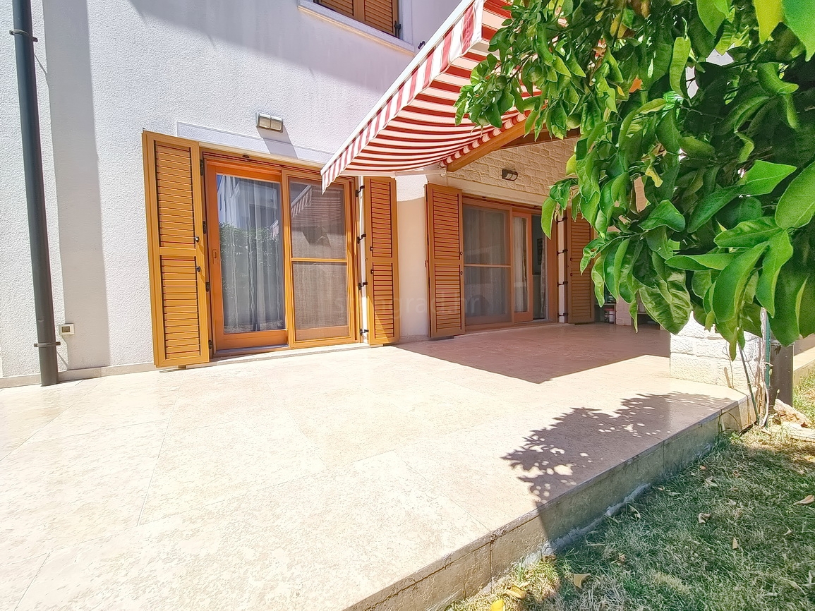 Malinska, casa bifamiliare arredata con giardino paesaggistico