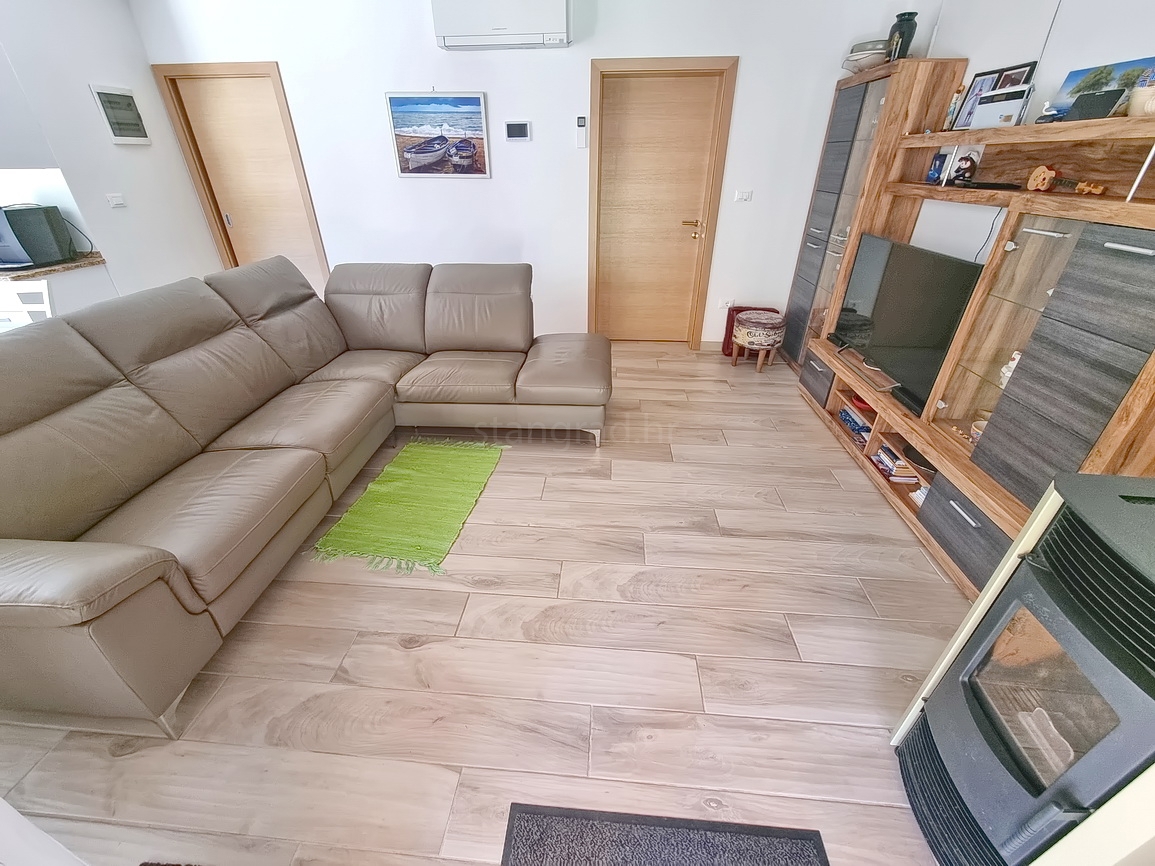 Malinska, casa bifamiliare arredata con giardino paesaggistico