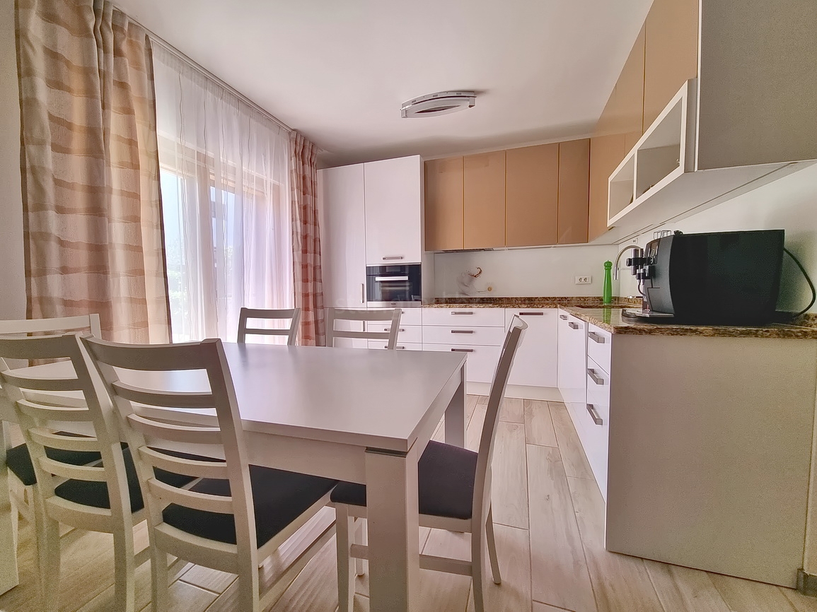 Malinska, casa bifamiliare arredata con giardino paesaggistico