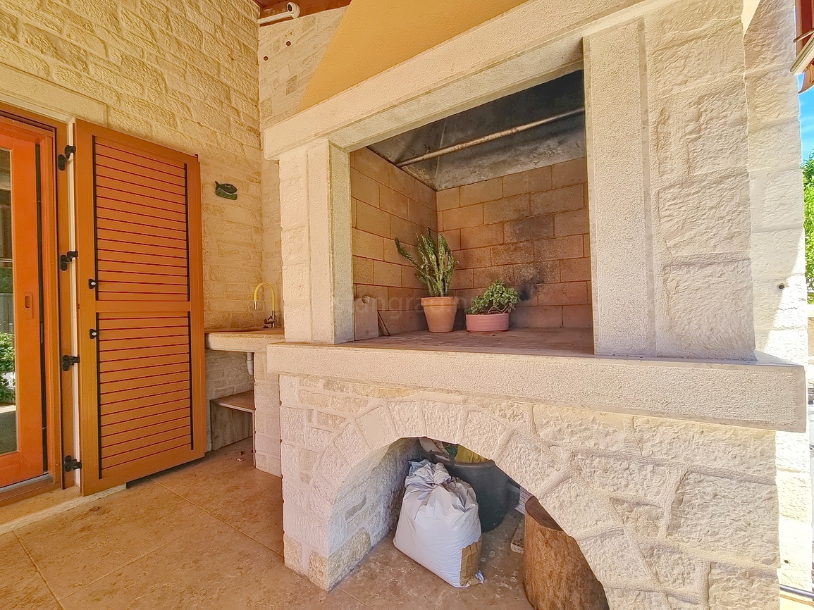 Malinska, casa bifamiliare arredata con giardino paesaggistico