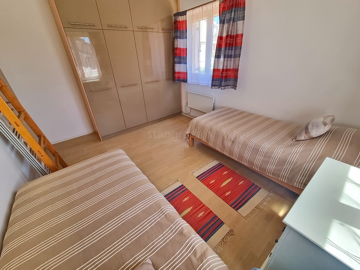 Malinska, casa bifamiliare arredata con giardino paesaggistico