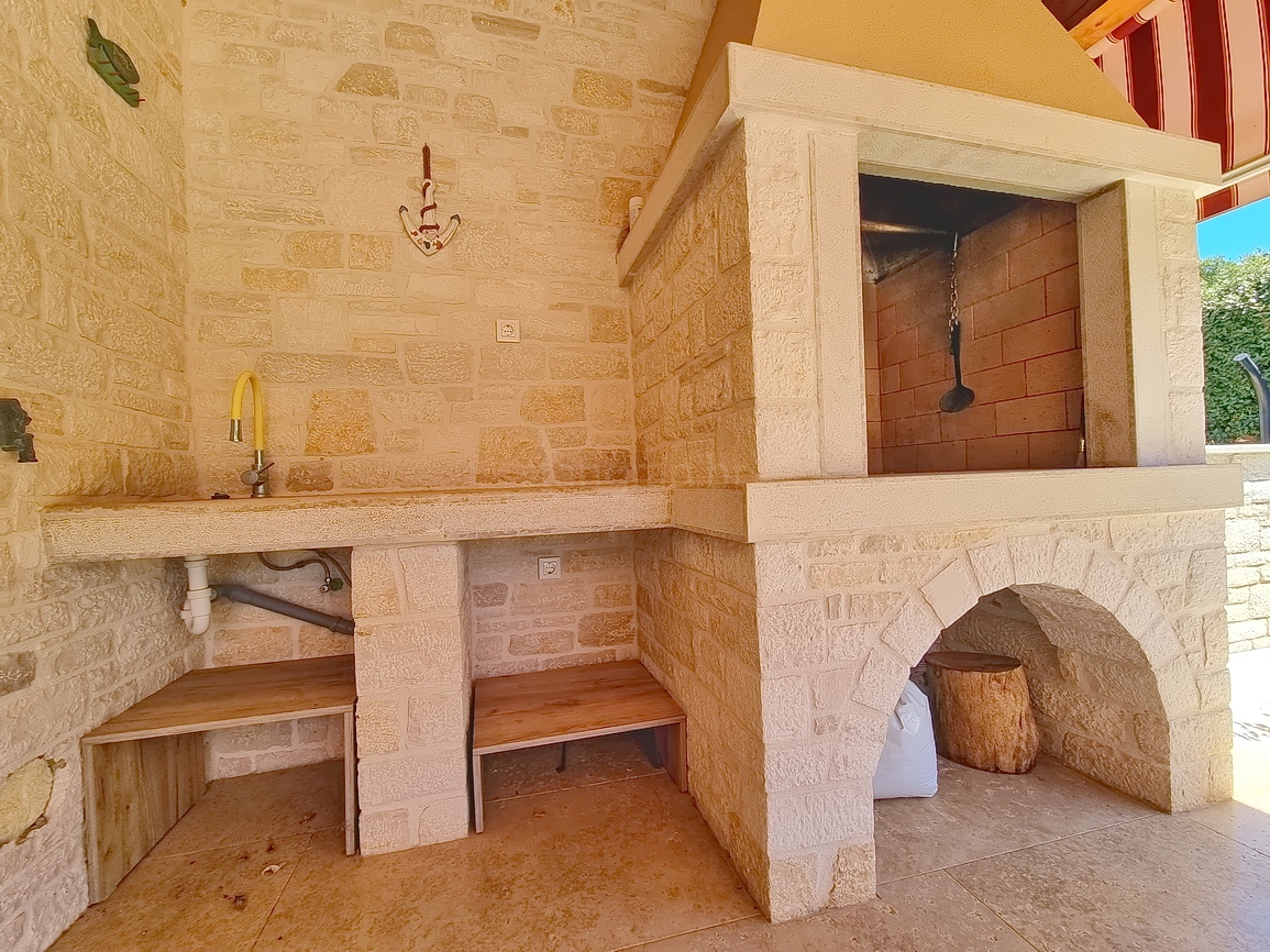 Malinska, casa bifamiliare arredata con giardino paesaggistico