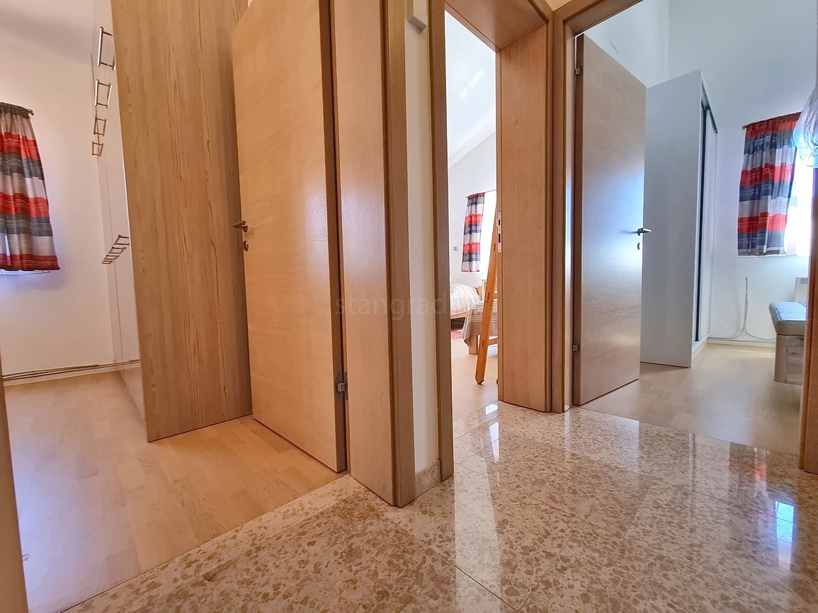 Malinska, casa bifamiliare arredata con giardino paesaggistico