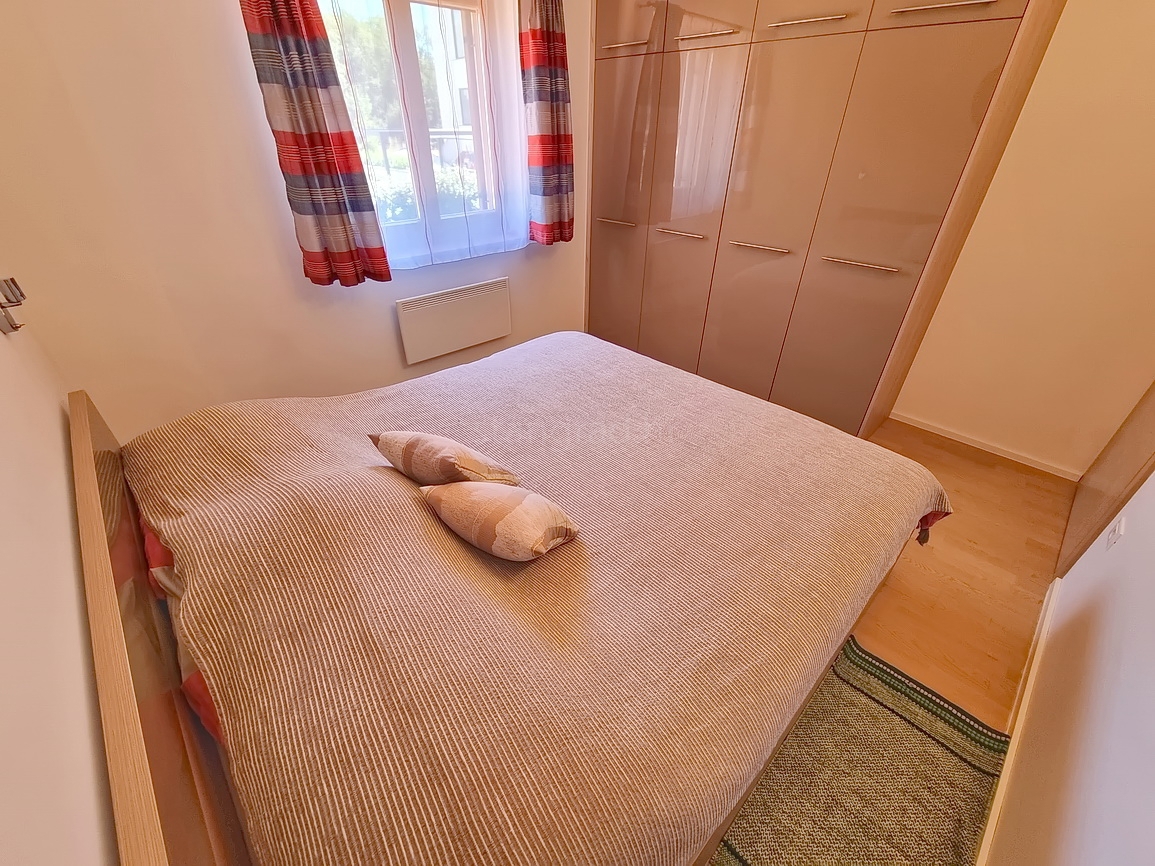 Malinska, casa bifamiliare arredata con giardino paesaggistico