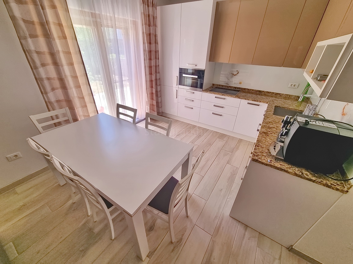 Malinska, casa bifamiliare arredata con giardino paesaggistico