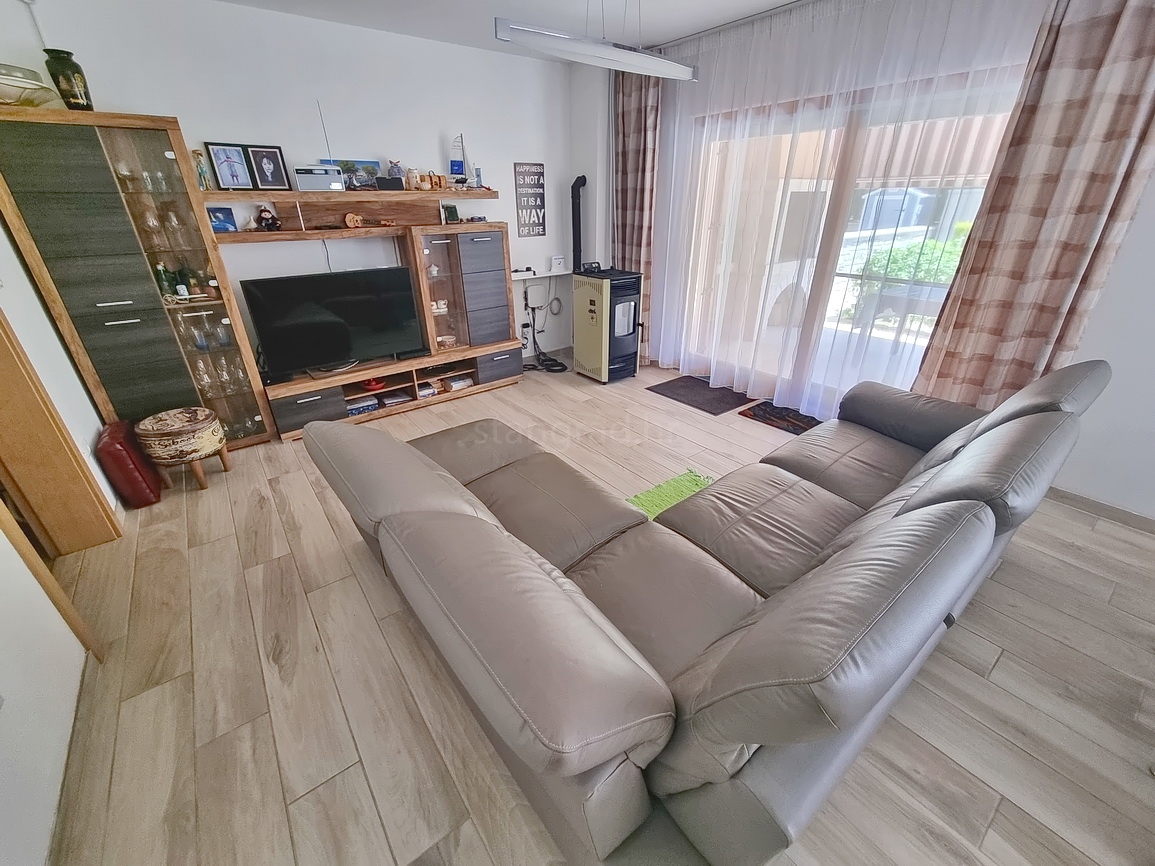 Malinska, casa bifamiliare arredata con giardino paesaggistico