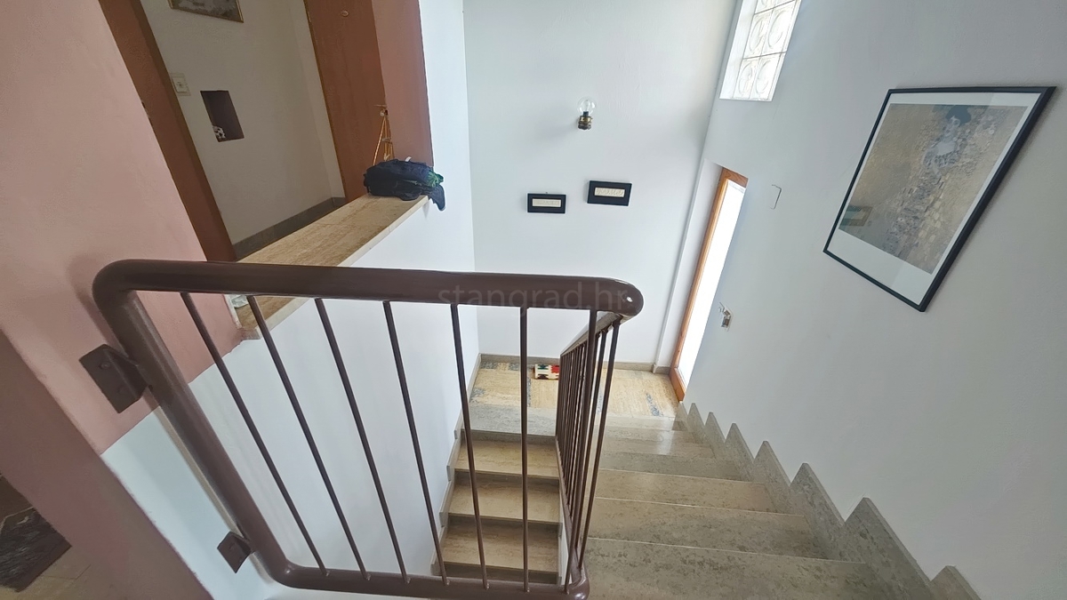 Malinska, casa indipendente con ampio giardino vicino al mare!