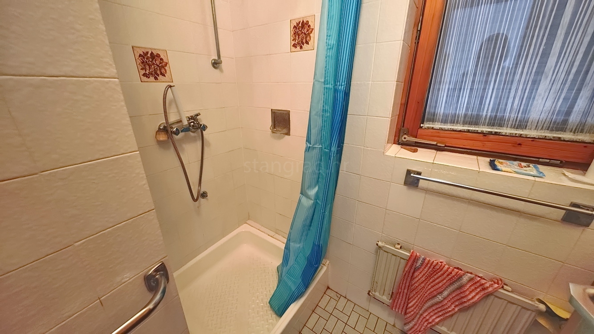 Malinska, casa indipendente con ampio giardino vicino al mare!