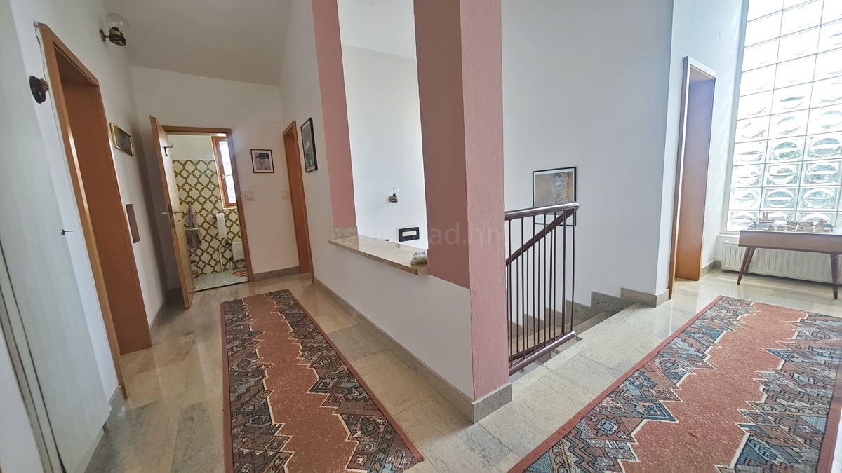 Malinska, casa indipendente con ampio giardino vicino al mare!