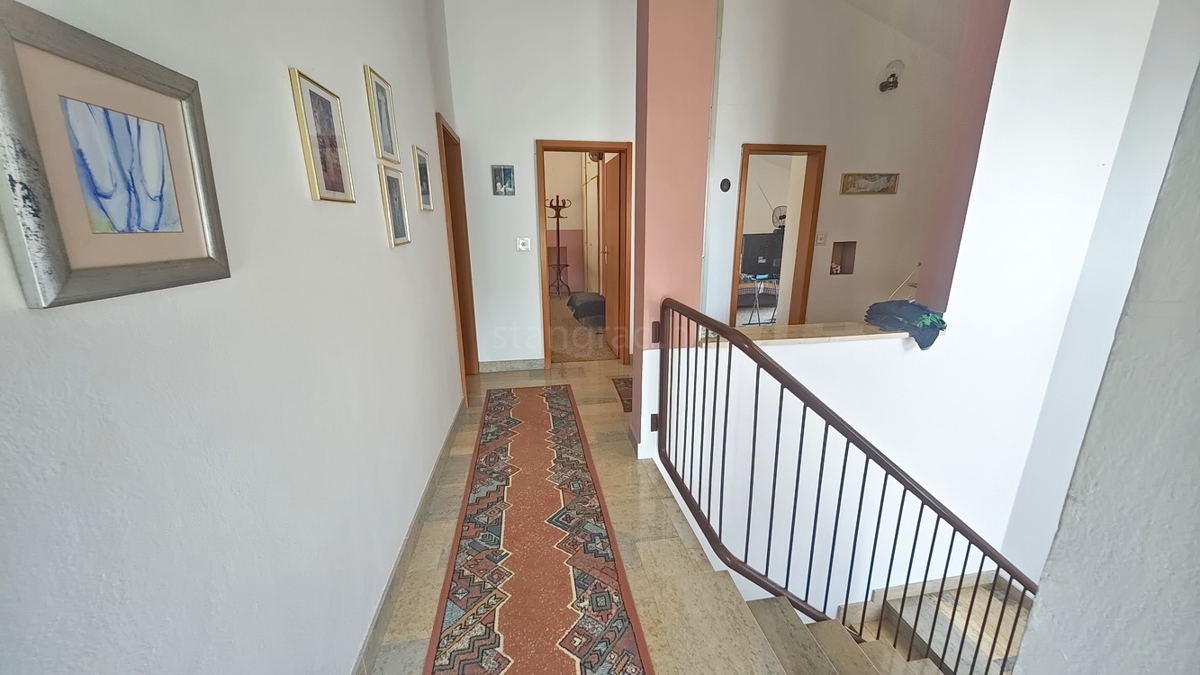 Malinska, casa indipendente con ampio giardino vicino al mare!