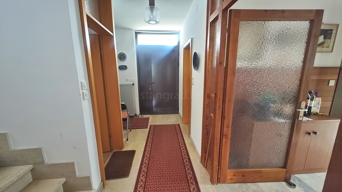 Malinska, casa indipendente con ampio giardino vicino al mare!