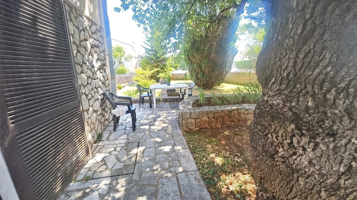 Malinska, casa indipendente con ampio giardino vicino al mare!