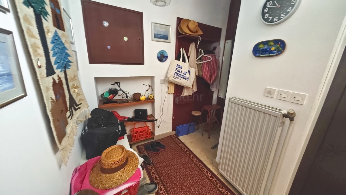 Malinska, casa indipendente con ampio giardino vicino al mare!