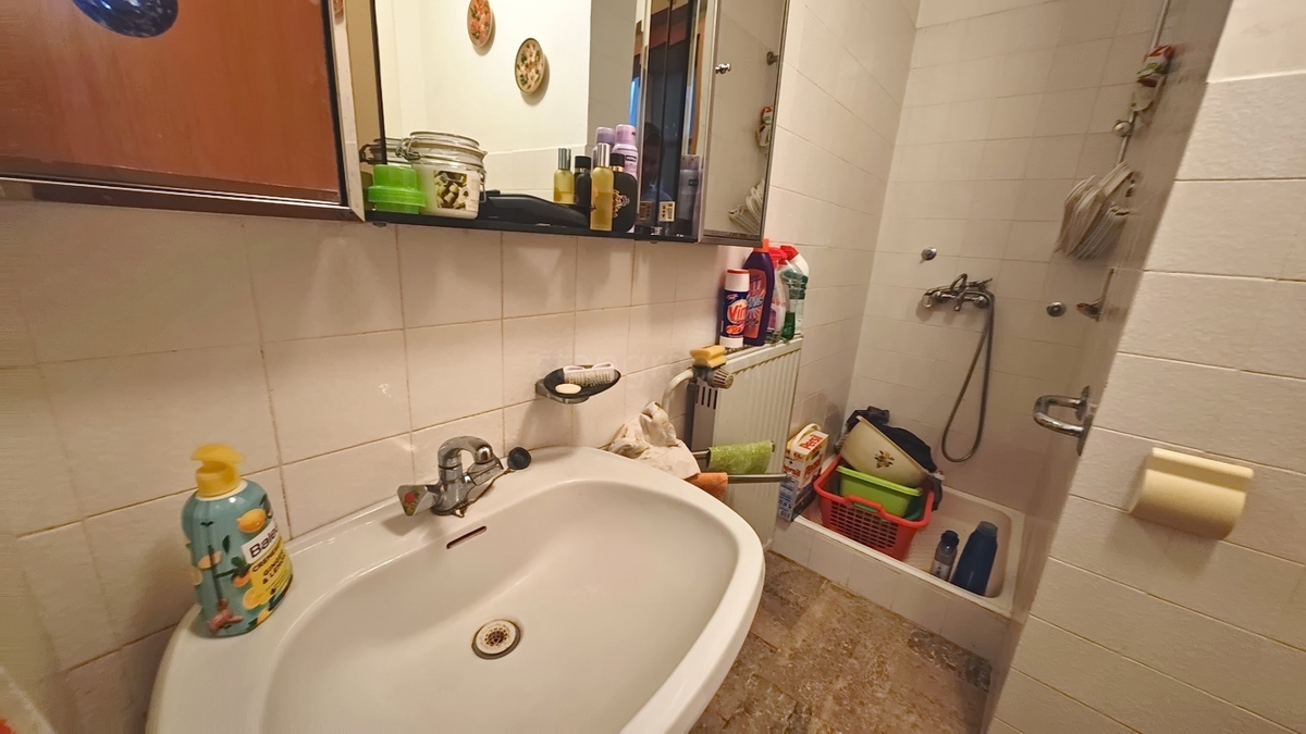 Malinska, casa indipendente con ampio giardino vicino al mare!