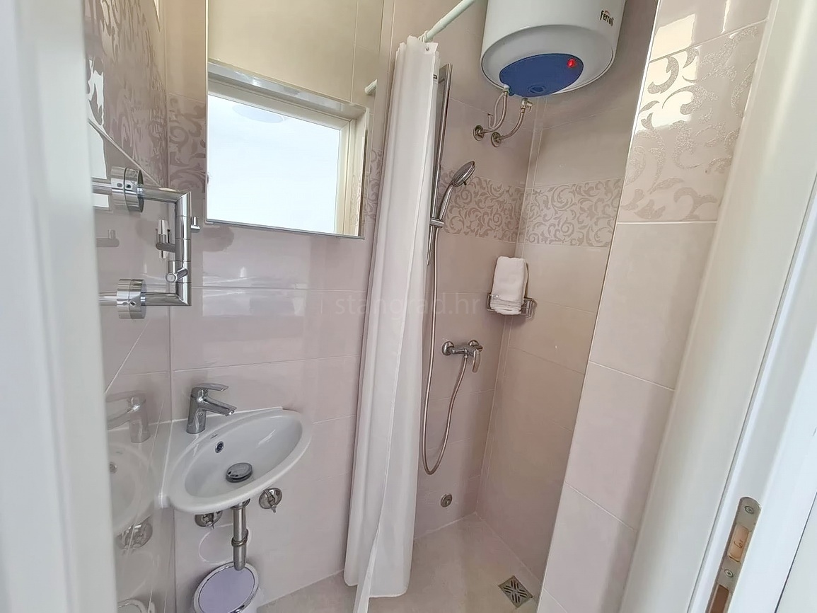 Crikvenica, casa indipendente con cinque appartamenti vicino al mare!