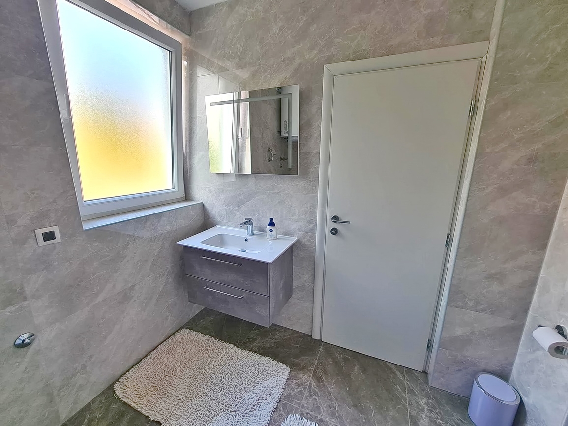 Crikvenica, casa indipendente con cinque appartamenti vicino al mare!