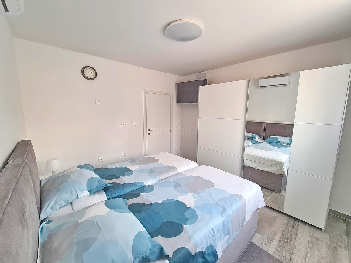 Crikvenica, casa indipendente con cinque appartamenti vicino al mare!