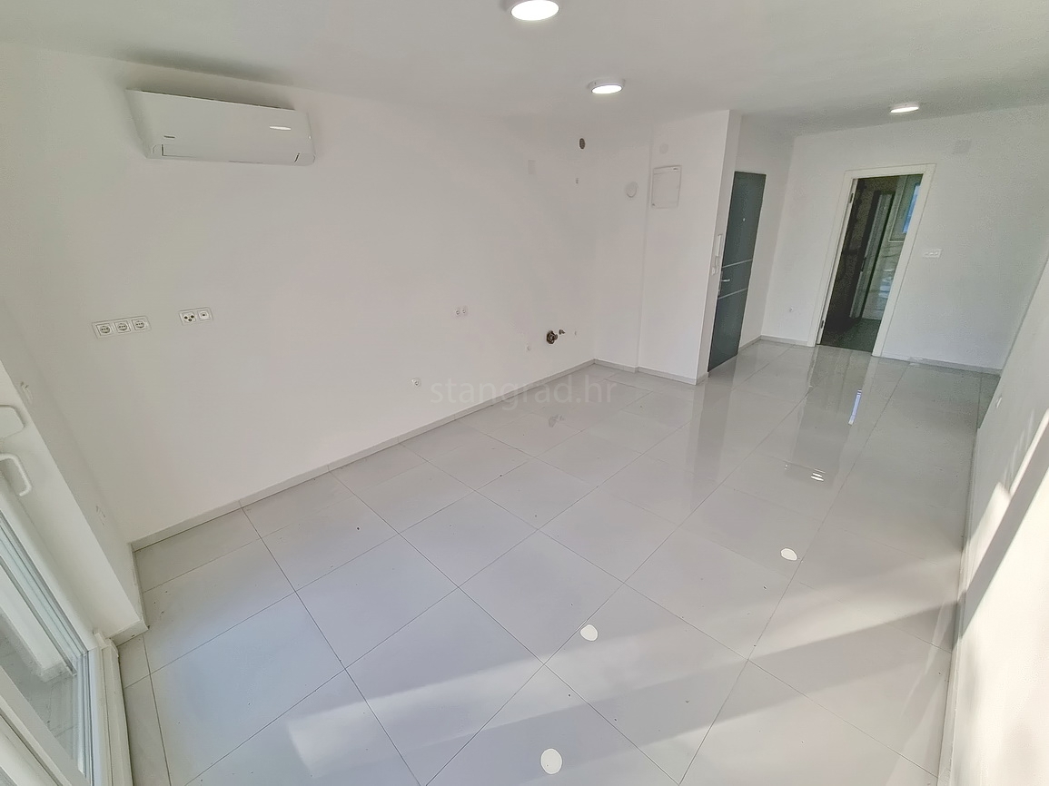 Crikvenica, appartamento al piano rialzato vicino al mare!