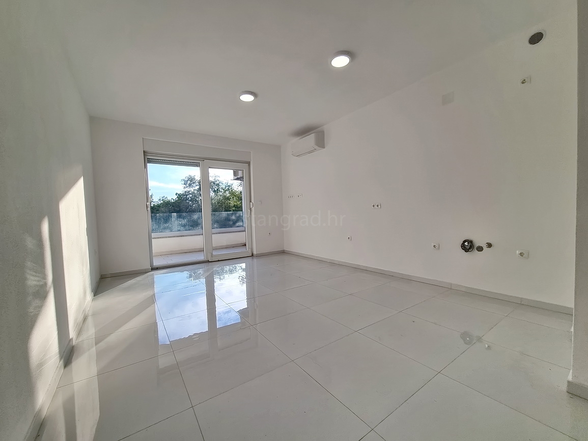 Crikvenica, appartamento al piano rialzato vicino al mare!