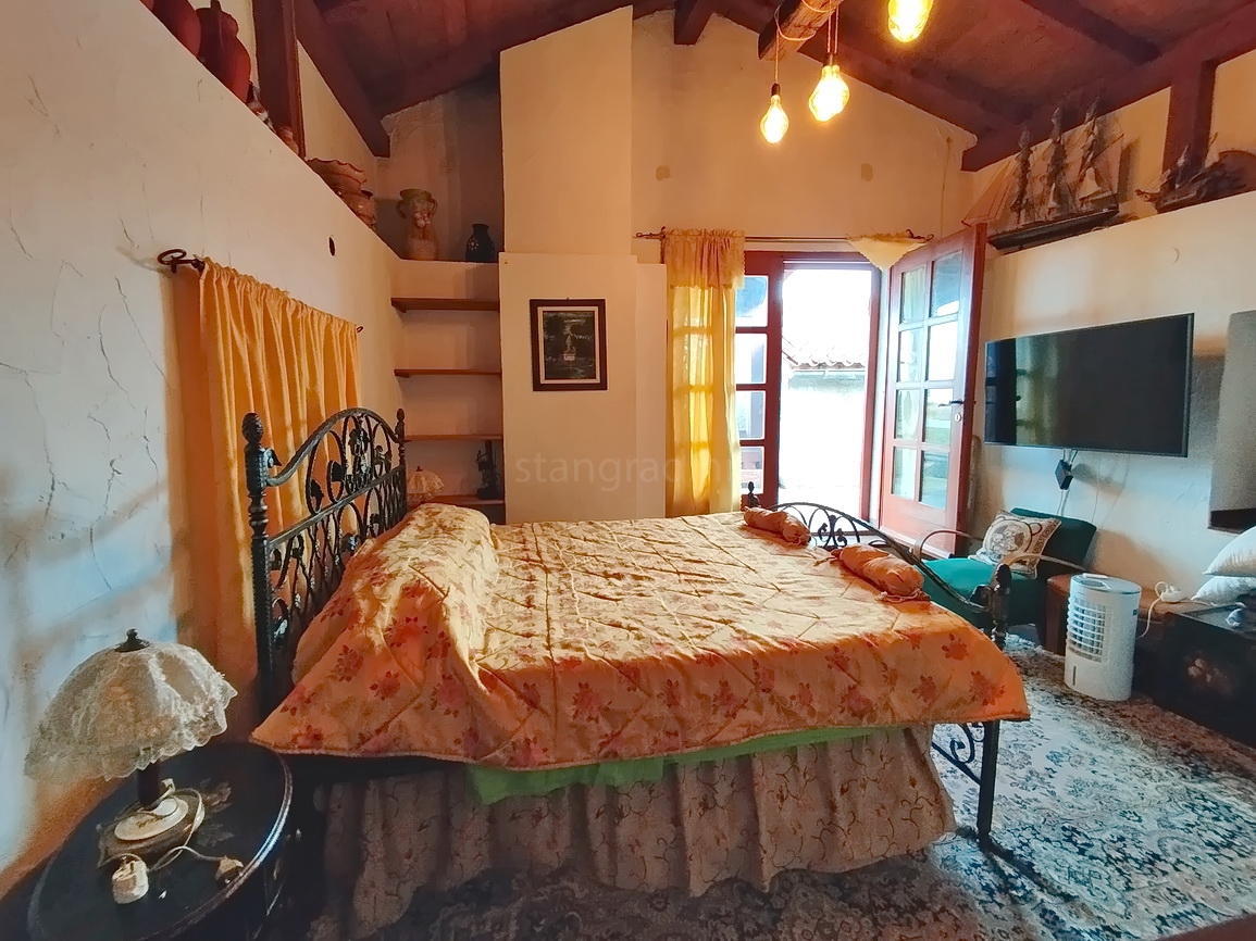 Dobrinj, interessante casa a schiera in un'ottima posizione!