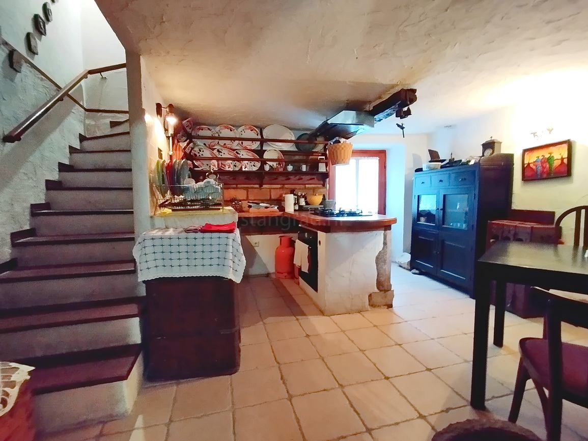 Dobrinj, interessante casa a schiera in un'ottima posizione!