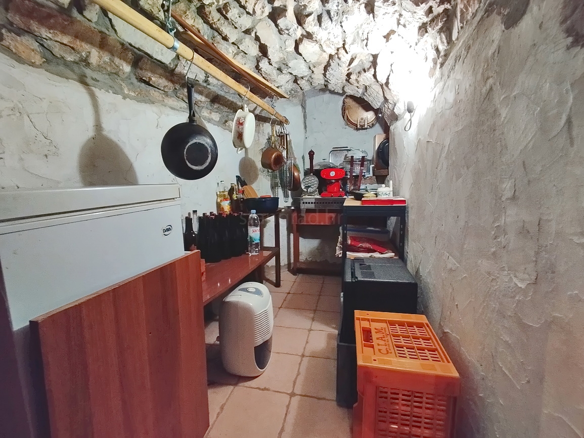 Dobrinj, interessante casa a schiera in un'ottima posizione!