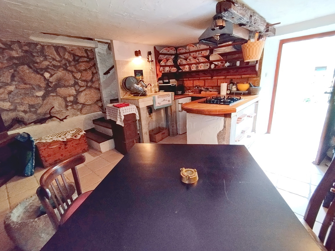 Dobrinj, interessante casa a schiera in un'ottima posizione!