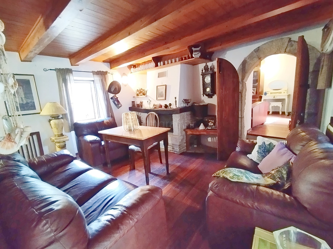 Dobrinj, interessante casa a schiera in un'ottima posizione!