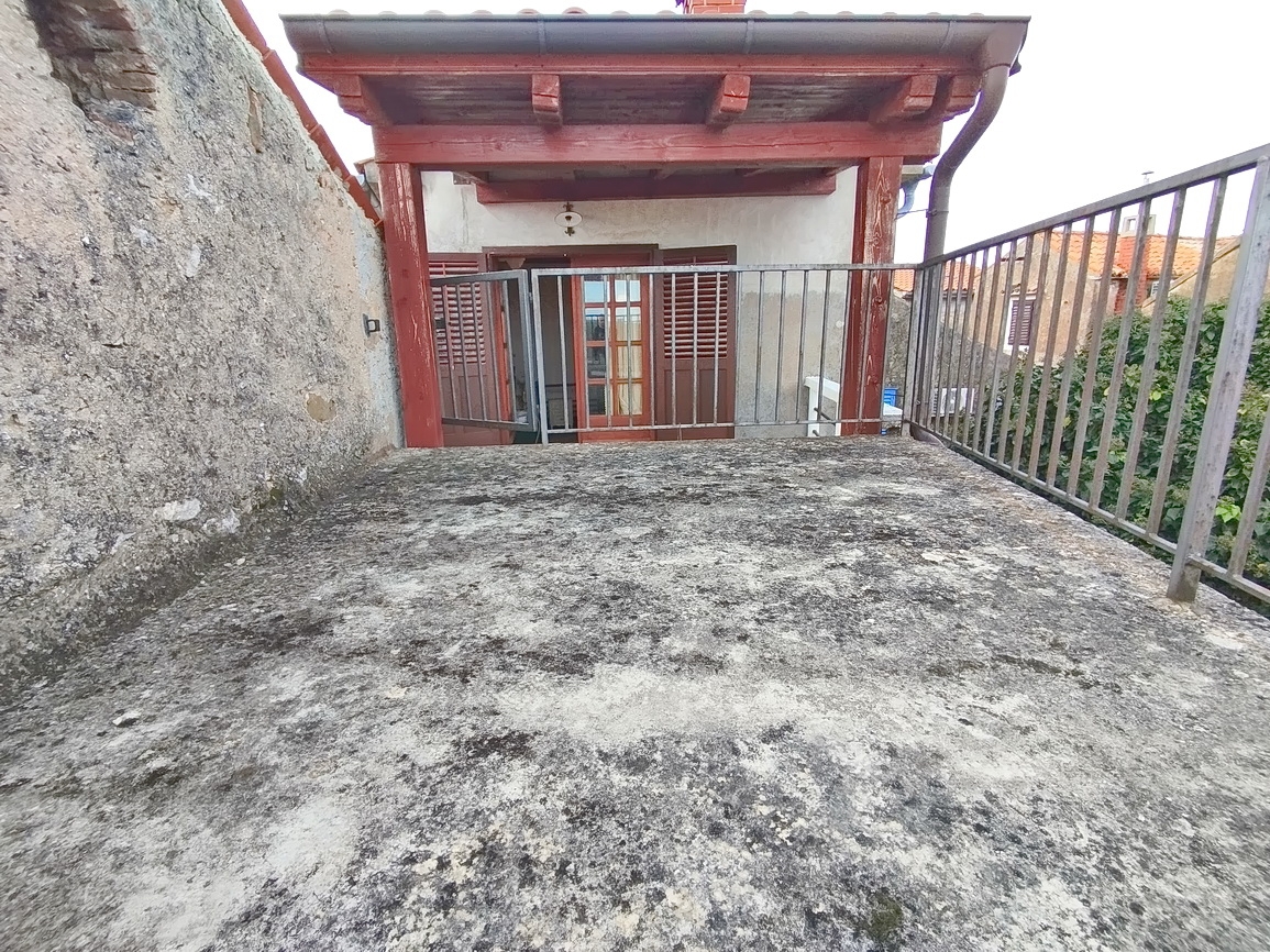 Dobrinj, interessante casa a schiera in un'ottima posizione!