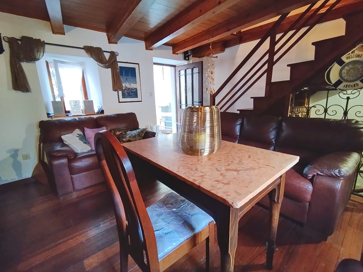 Dobrinj, interessante casa a schiera in un'ottima posizione!