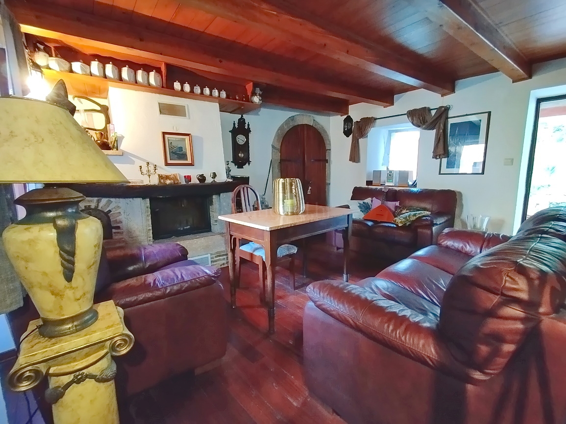 Dobrinj, interessante casa a schiera in un'ottima posizione!