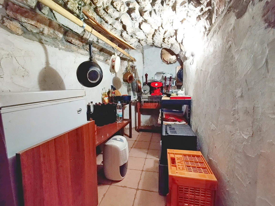 Dobrinj, interessante casa a schiera in un'ottima posizione!