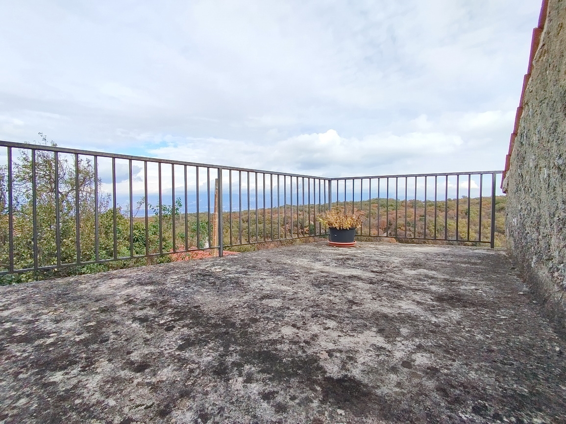 Dobrinj, interessante casa a schiera in un'ottima posizione!