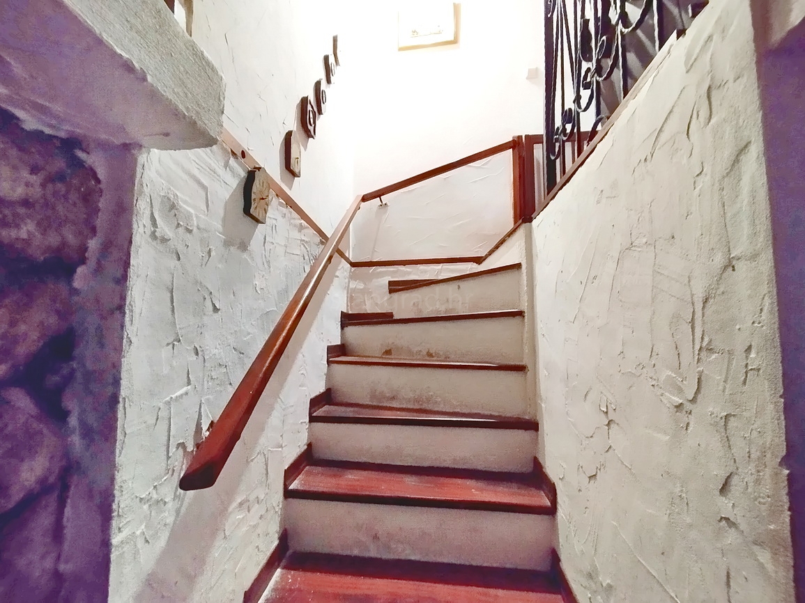 Dobrinj, interessante casa a schiera in un'ottima posizione!