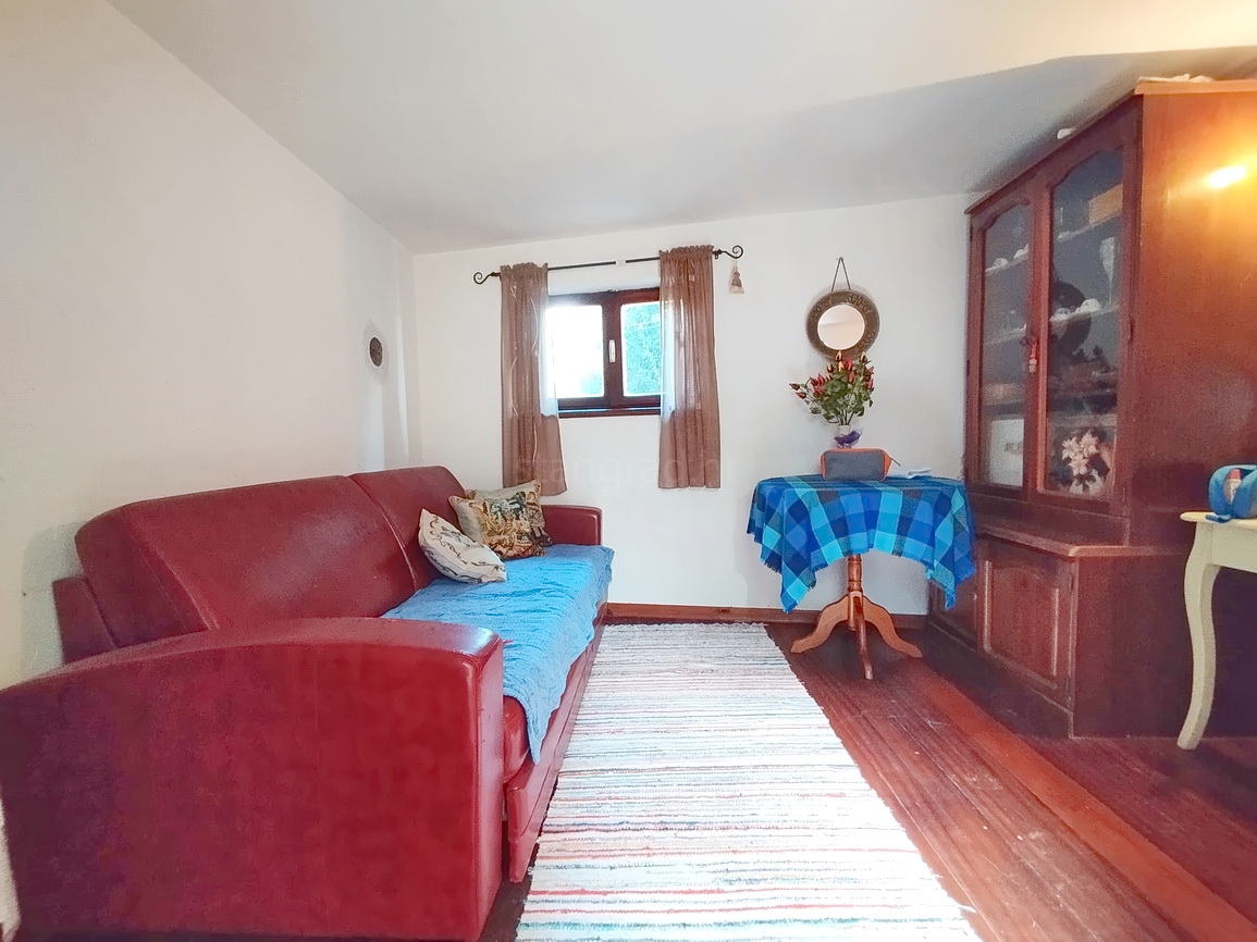 Dobrinj, interessante casa a schiera in un'ottima posizione!