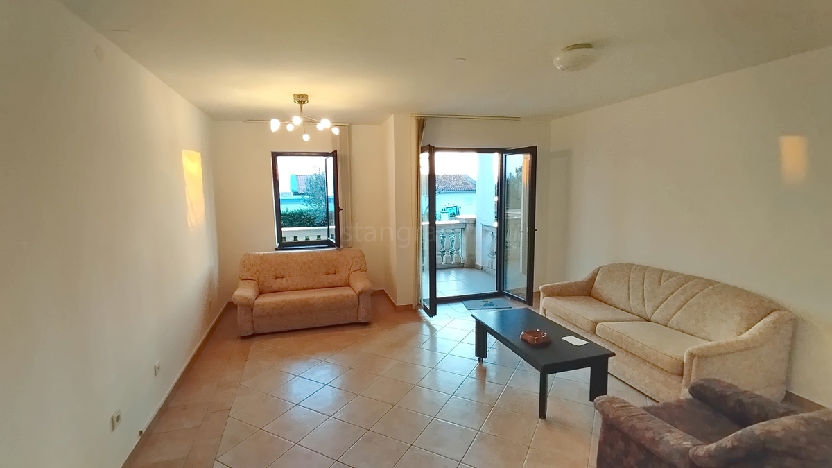 Novi Vinodolski, monolocale con balcone e ampio giardino!