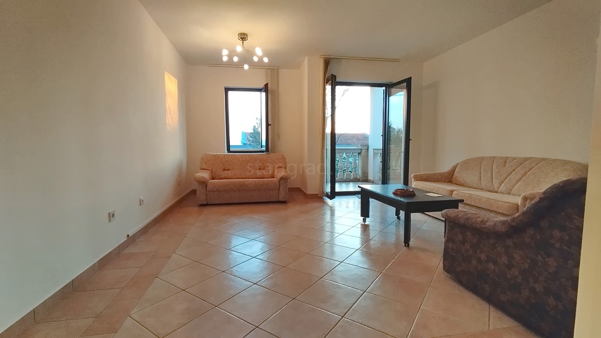 Novi Vinodolski, monolocale con balcone e ampio giardino!