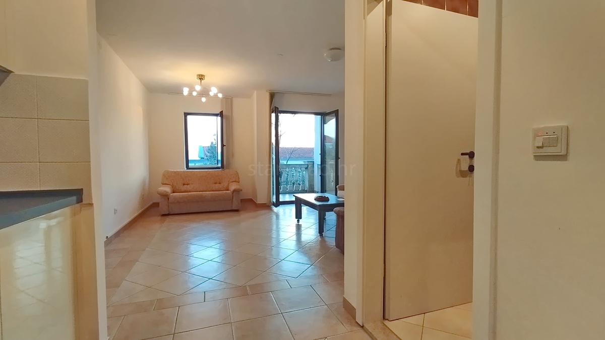 Novi Vinodolski, monolocale con balcone e ampio giardino!