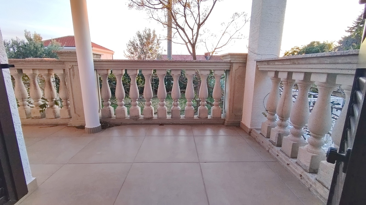 Novi Vinodolski, monolocale con balcone e ampio giardino!