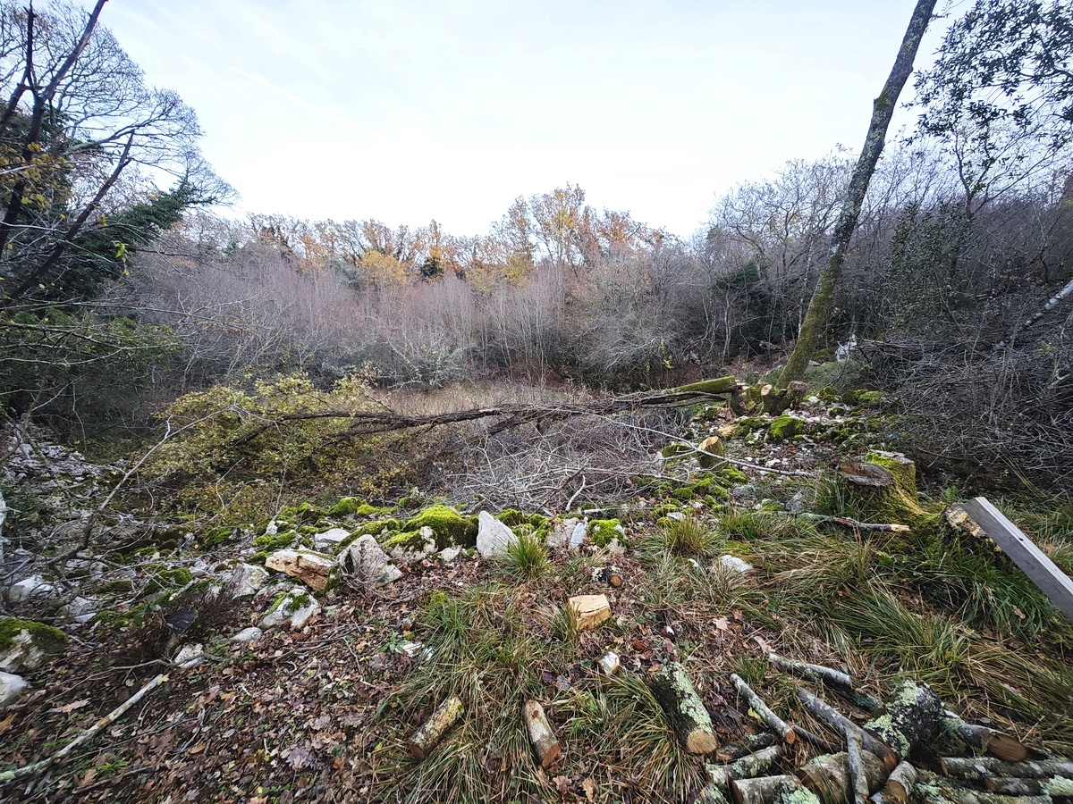 Zona di Malinska, ampio terreno edificabile in posizione tranquilla!