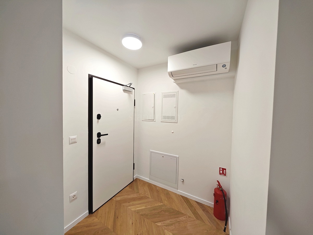 Krk, nuovo appartamento moderno al primo piano nel centro!