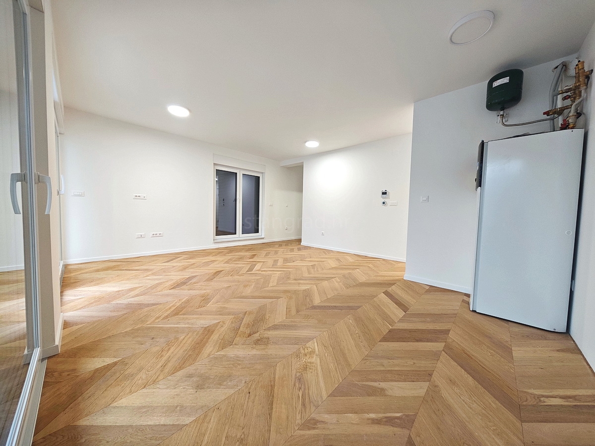 Krk, nuovo appartamento moderno al primo piano nel centro!