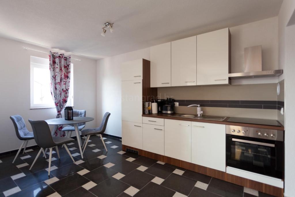 Uvala Soline villa esclusiva con 6 appartamenti, piscina e vista mare!