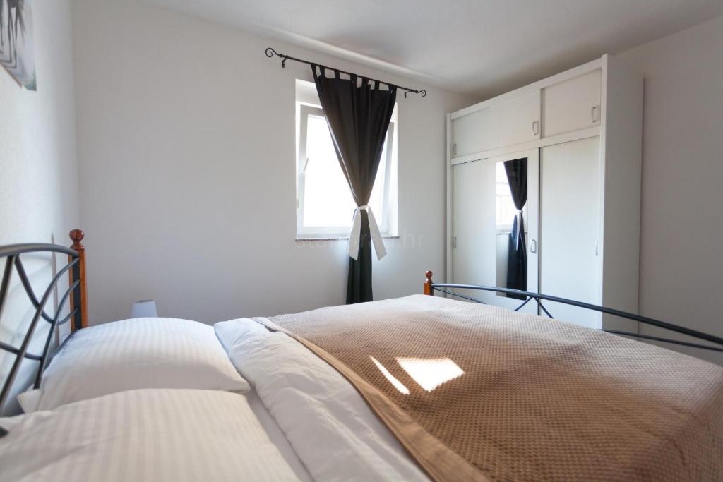 Uvala Soline villa esclusiva con 6 appartamenti, piscina e vista mare!