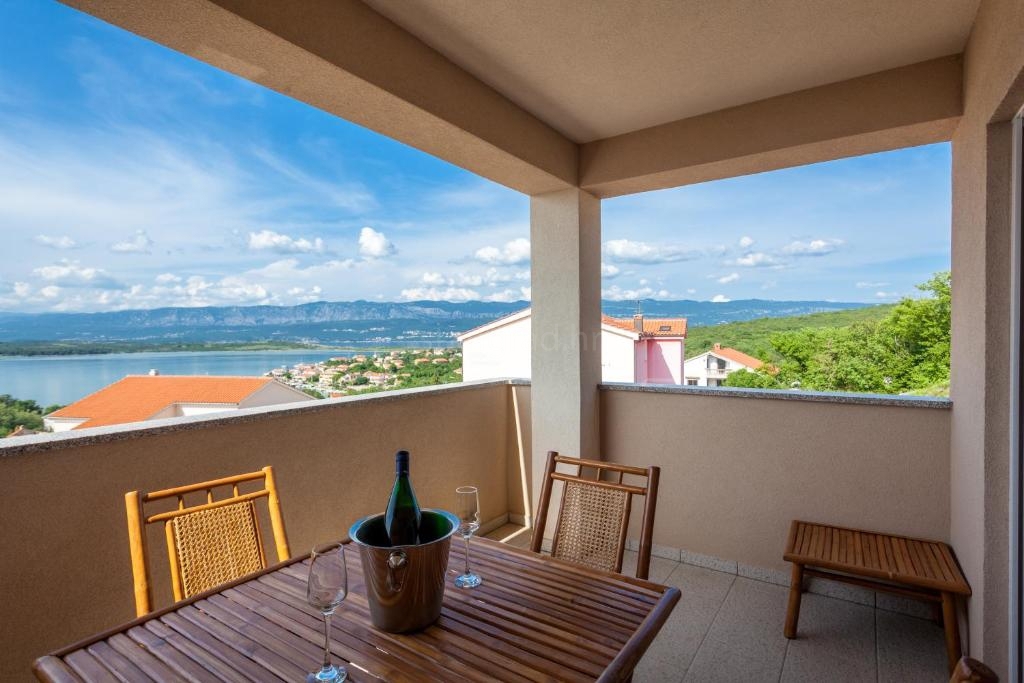 Uvala Soline villa esclusiva con 6 appartamenti, piscina e vista mare!