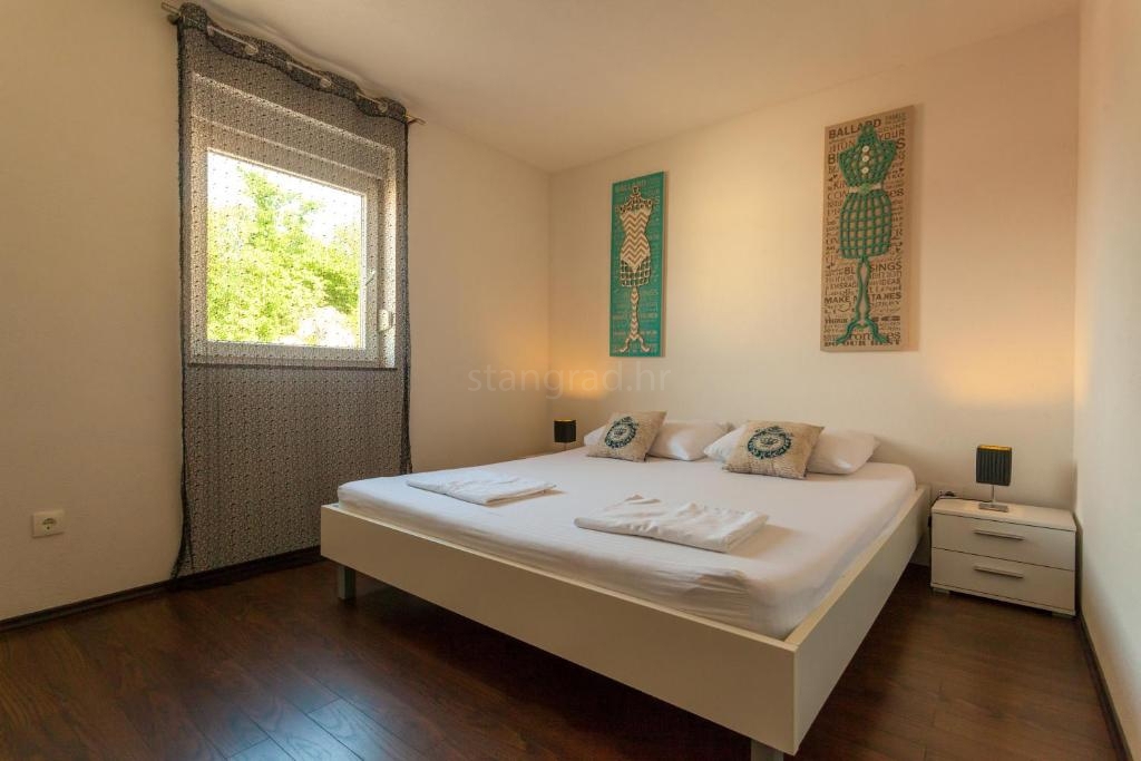 Uvala Soline villa esclusiva con 6 appartamenti, piscina e vista mare!