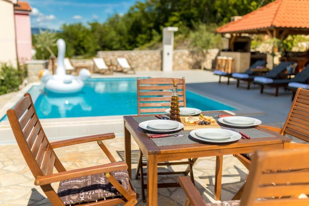 Uvala Soline villa esclusiva con 6 appartamenti, piscina e vista mare!