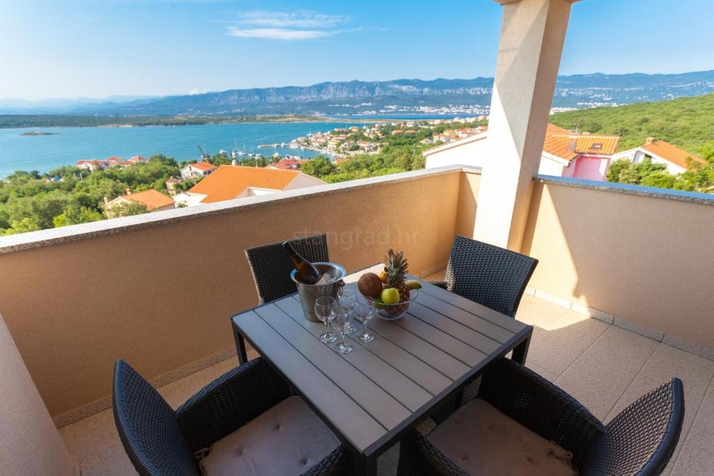 Uvala Soline villa esclusiva con 6 appartamenti, piscina e vista mare!